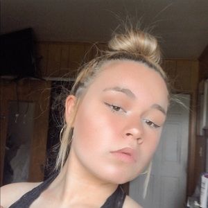 Meet your Posher, Caitlyn